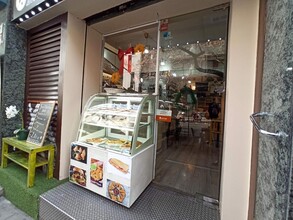 Retail in Barcelona, Barcelona to rent Interior Photo- Image 2 of 19