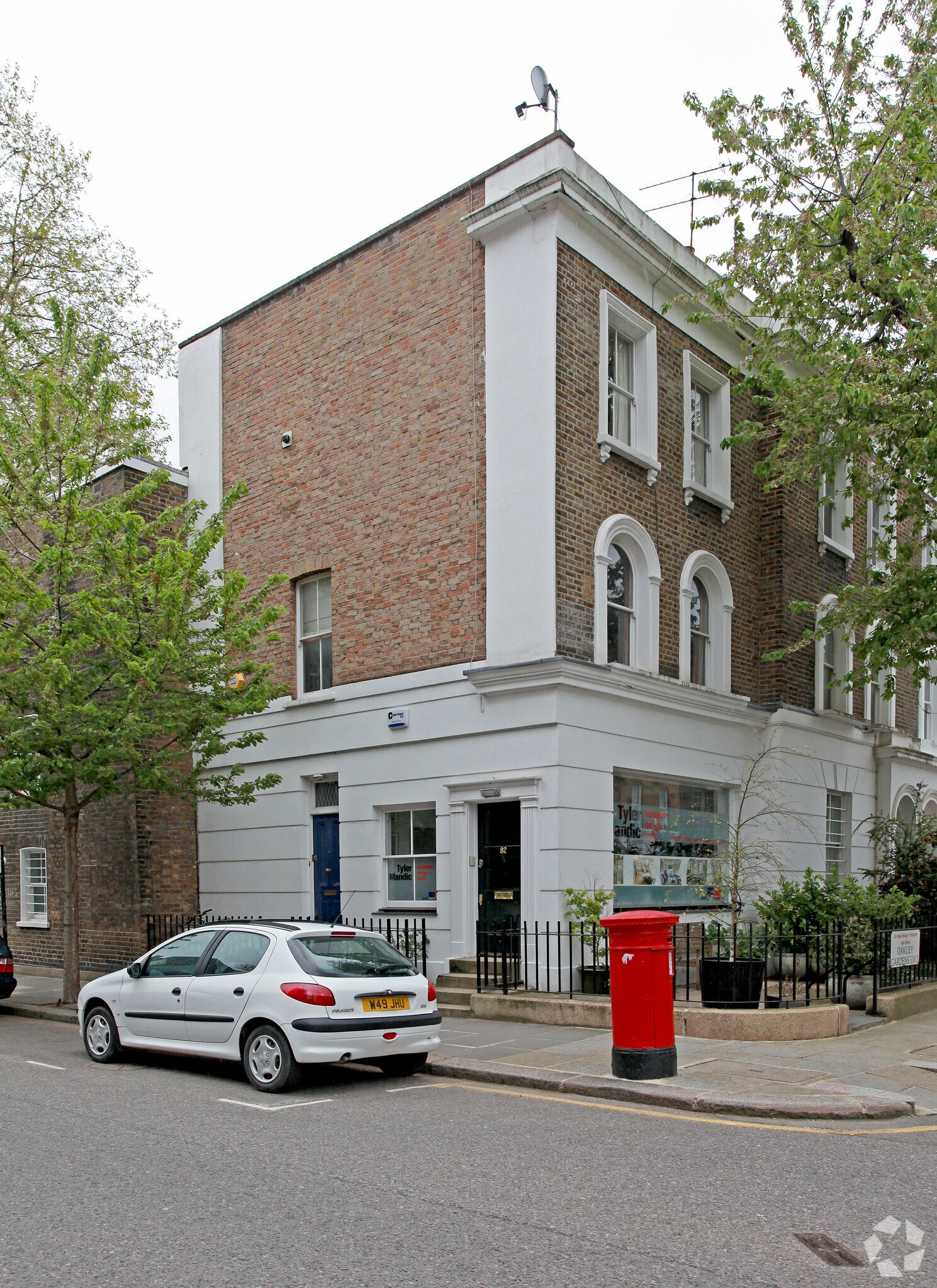 82 Chelsea Manor St, London for sale Primary Photo- Image 1 of 1