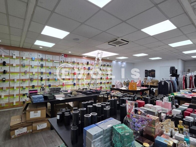 Light Industrial in Choisy Le Roi for sale - Interior Photo - Image 2 of 8