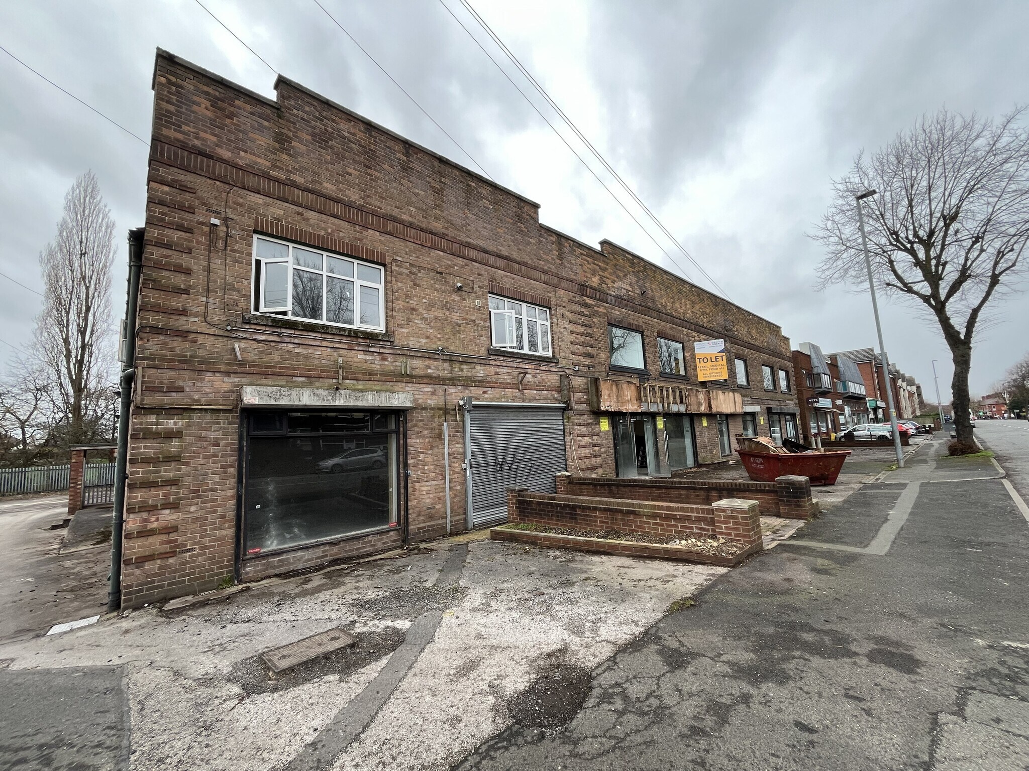348-350 Wilderspool Causeway, Warrington to rent Building Photo- Image 1 of 5