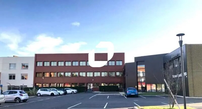 Office in Villefranche-sur-Saône to rent - Building Photo - Image 3 of 3