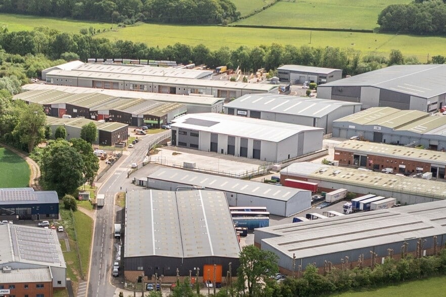 14 Drakes Dr, Long Crendon to rent - Building Photo - Image 3 of 8