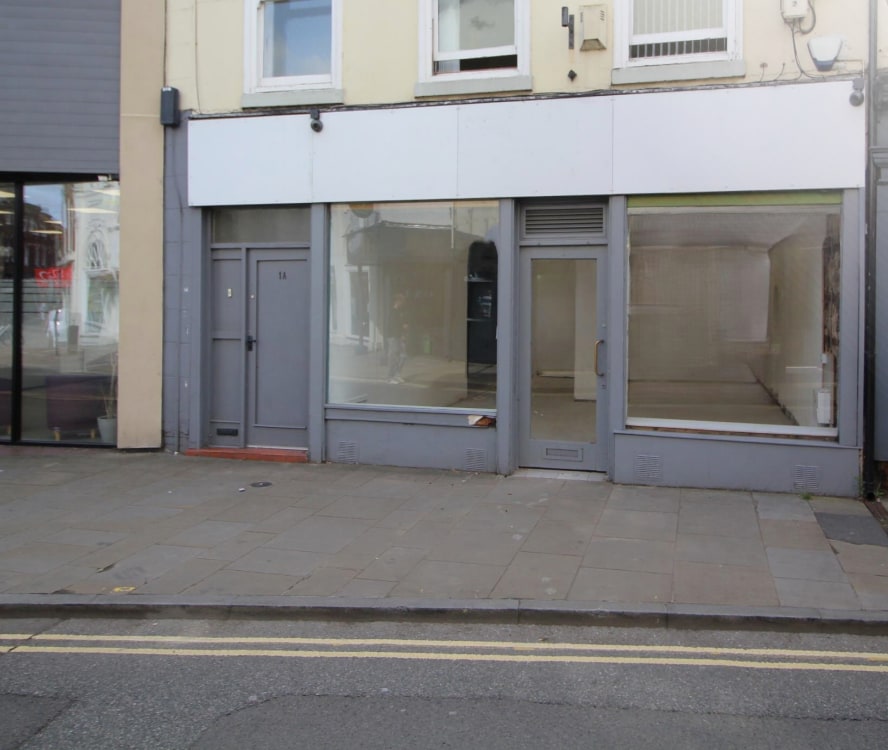 1-1a Willow St, Oswestry to rent Building Photo- Image 1 of 5