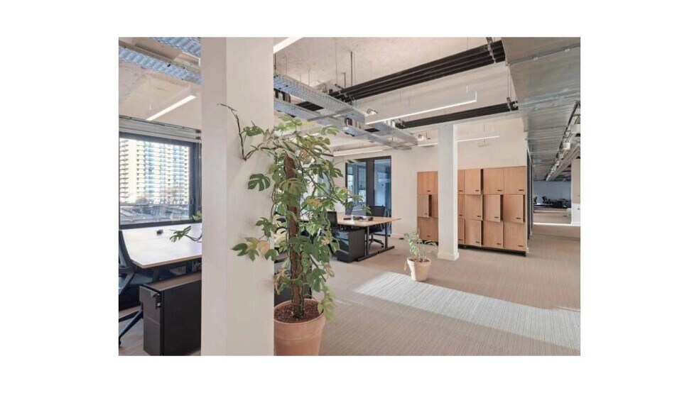 30 Terrasse Bellini, Puteaux to rent - Building Photo - Image 2 of 13