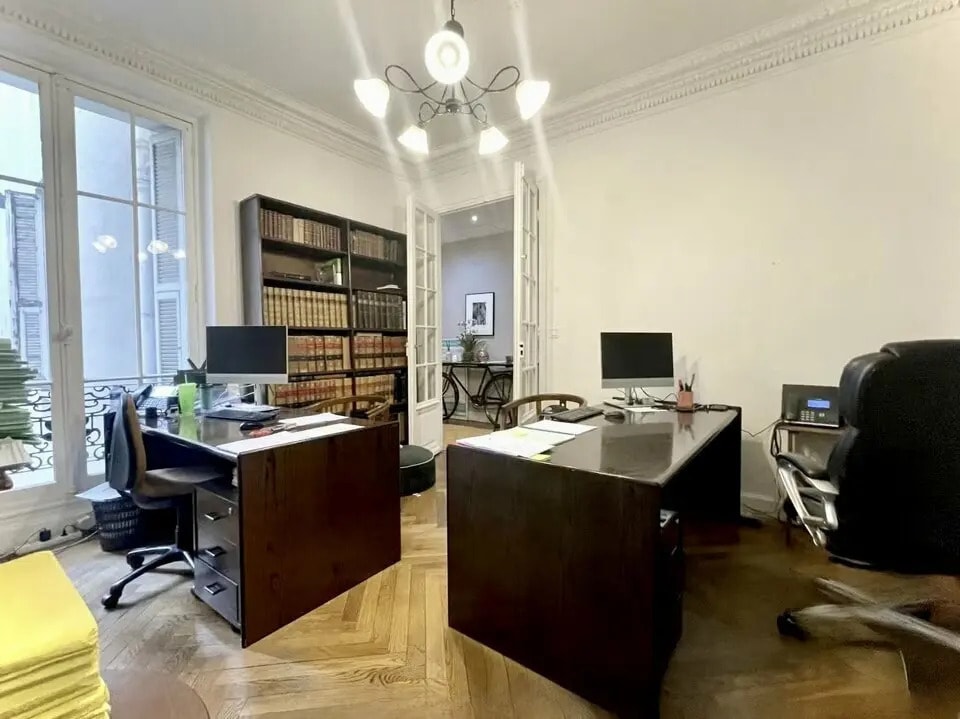 Location Bureaux 126 m² - Photo 1