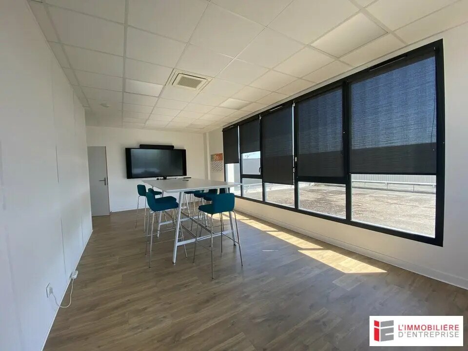 Location Bureaux 274 m² - Photo 1