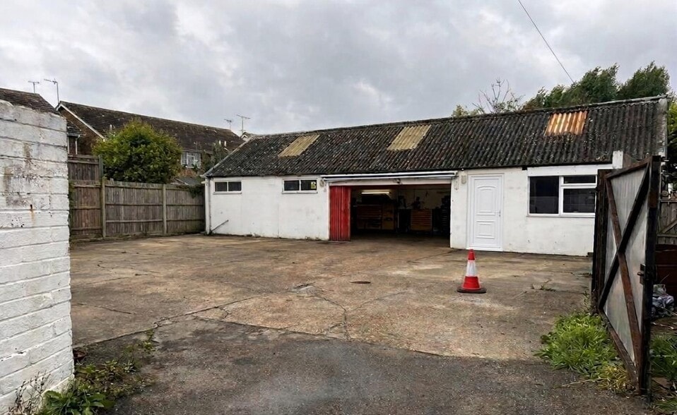 1A/B Cecil Road portfolio of 2 properties for sale on LoopNet.co.uk - Building Photo - Image 2 of 5