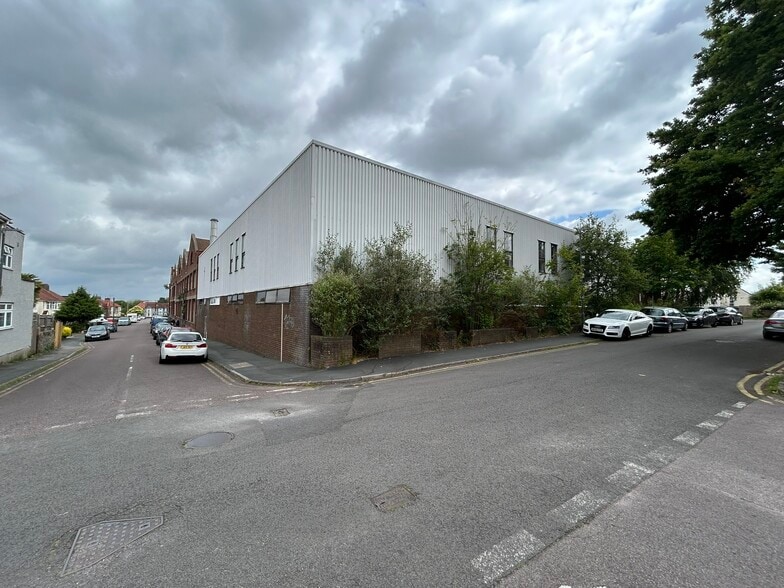 Portland St, Bristol to rent - Building Photo - Image 2 of 8