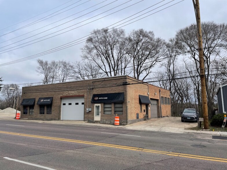 565 N State St, Elgin, IL for rent - Building Photo - Image 1 of 3