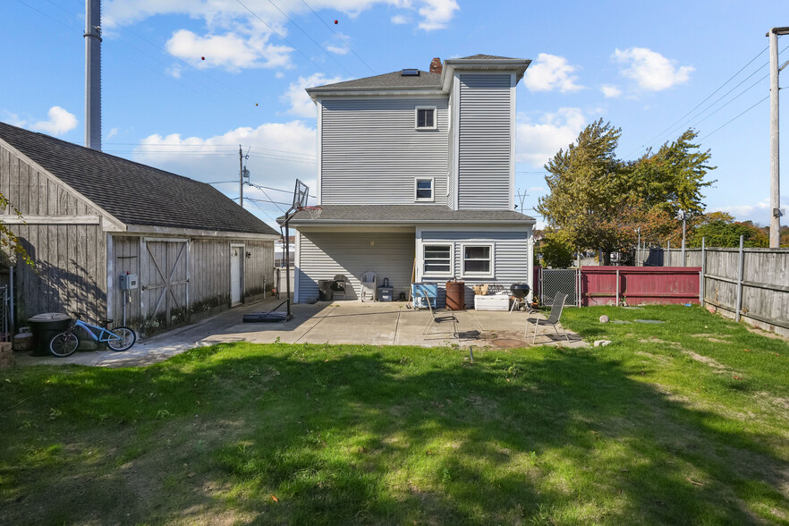 223 Remington Ave, Fall River, MA for sale - Building Photo - Image 3 of 9