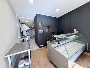 Retail in Sant Feliu de Llobregat, Barcelona to rent Interior Photo- Image 2 of 18