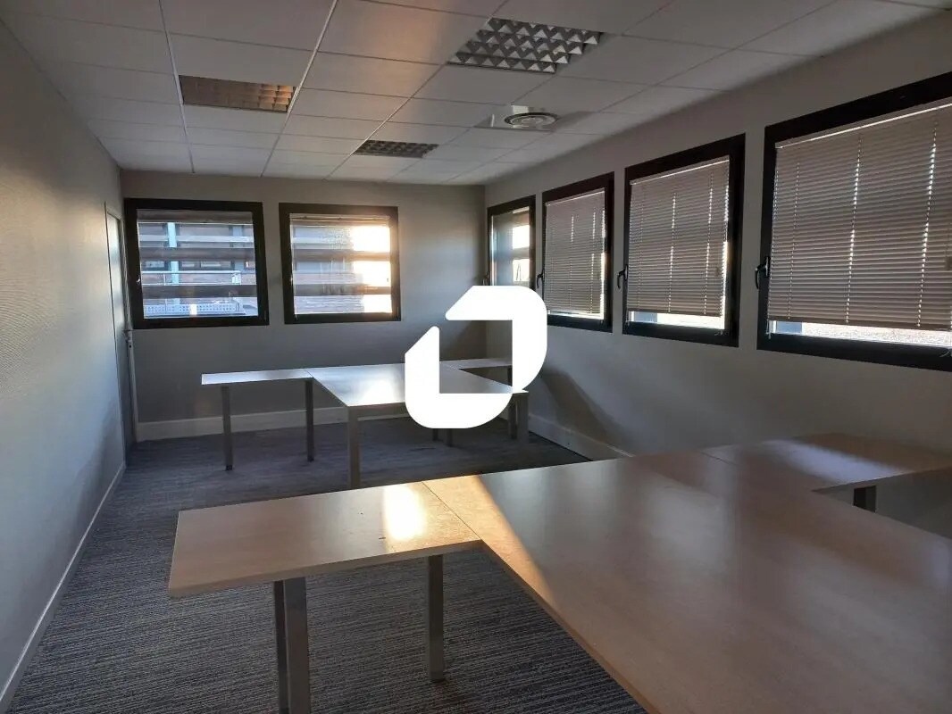 250/260 Rue Salvador Allende, Loos to rent Interior Photo- Image 1 of 12