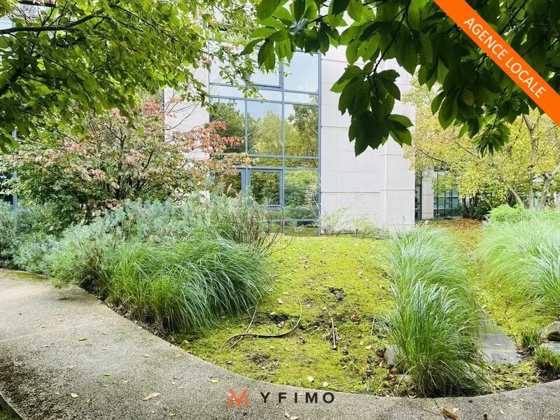 Office in Guyancourt to rent Building Photo- Image 1 of 8