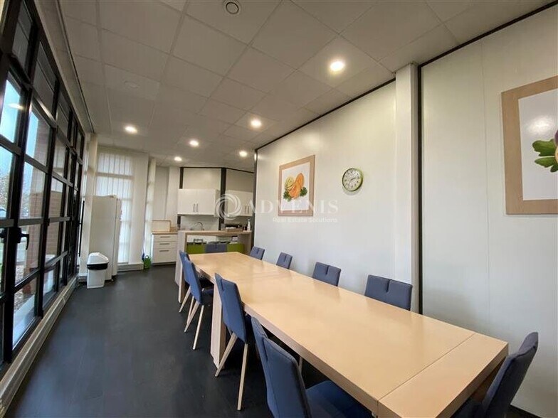 5 Rue Galilée, Guyancourt to rent - Interior Photo - Image 2 of 6