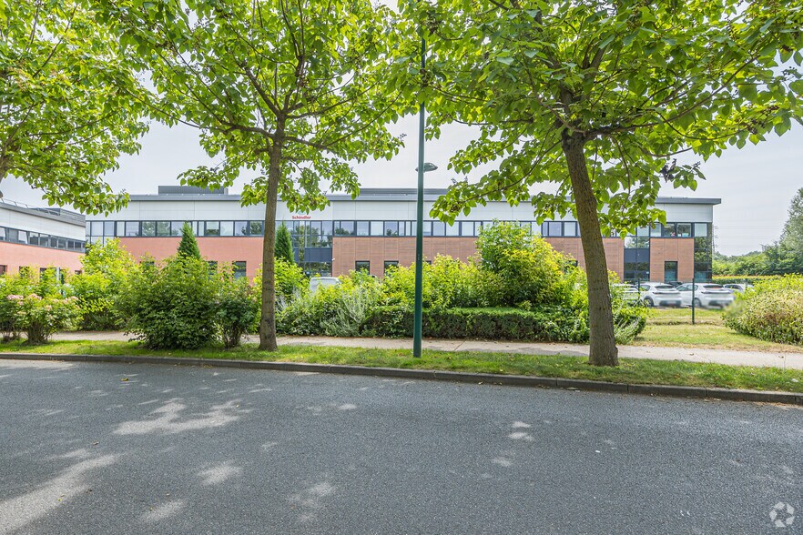 Light Industrial in Villeneuve-la-Garenne to rent - Building Photo - Image 2 of 4