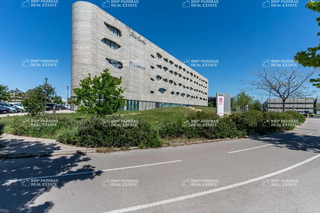 Location Bureaux 272 m² - Photo 1