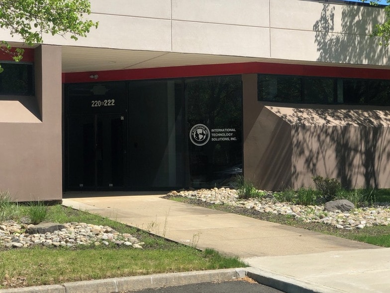 2000 Cornwall Rd, Monmouth Junction, NJ to rent - Building Photo - Image 2 of 12