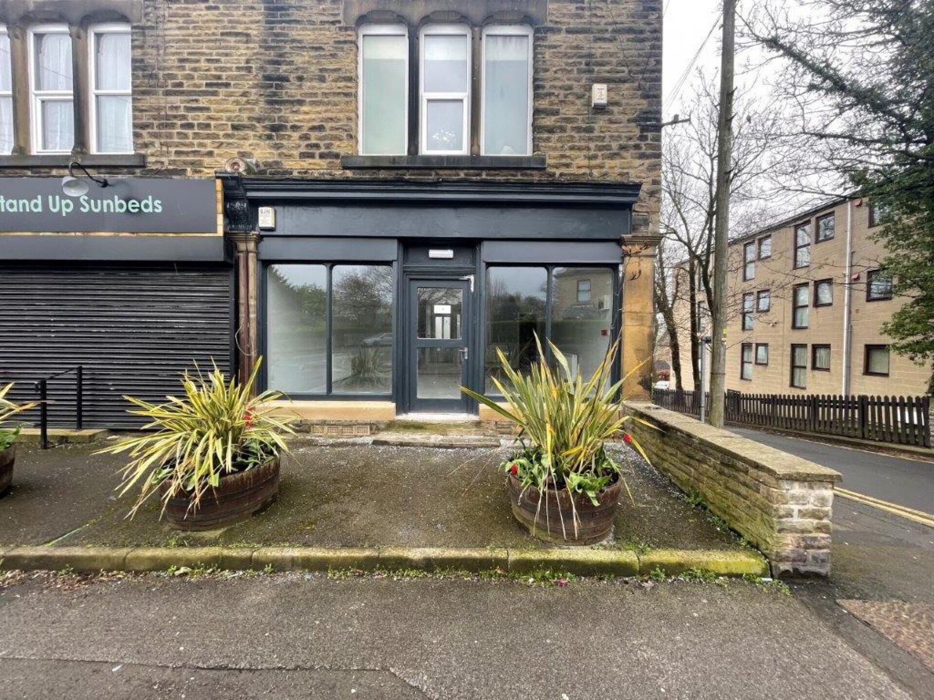 3-7 The Knowl, Mirfield for sale Primary Photo- Image 1 of 1