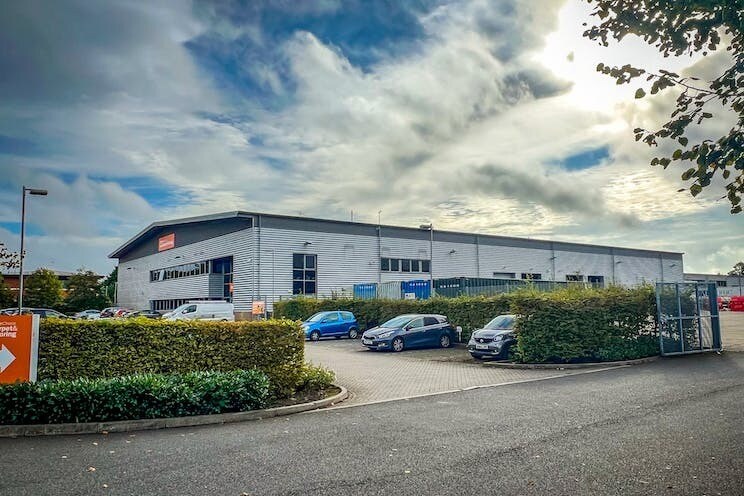 100 Stanhope Rd, Camberley for sale Building Photo- Image 1 of 1