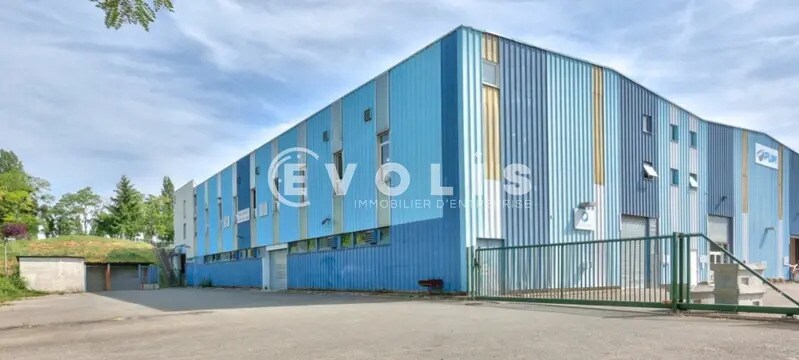 1 Rue Blaise Pascal, Chilly-Mazarin to rent - Building Photo - Image 1 of 8