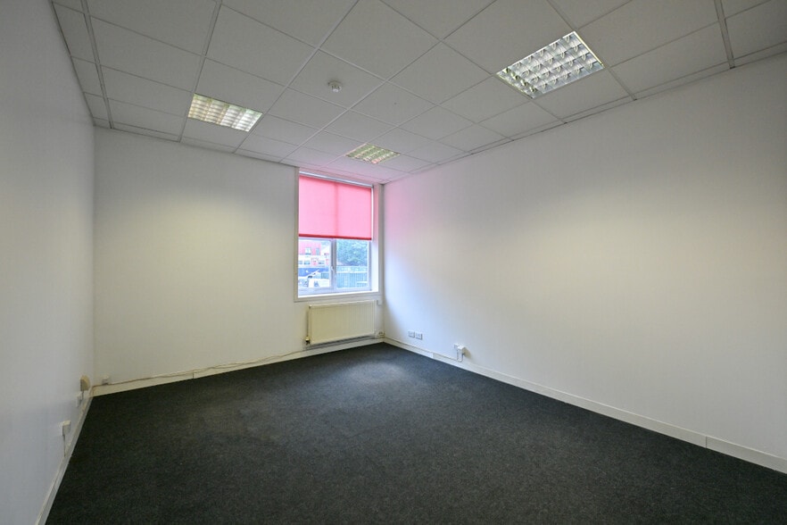 Harborne Ln, Birmingham to rent - Building Photo - Image 2 of 2