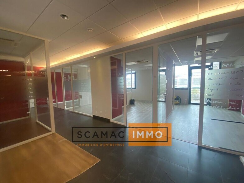 Retail in Marseille to rent - Interior Photo - Image 3 of 6