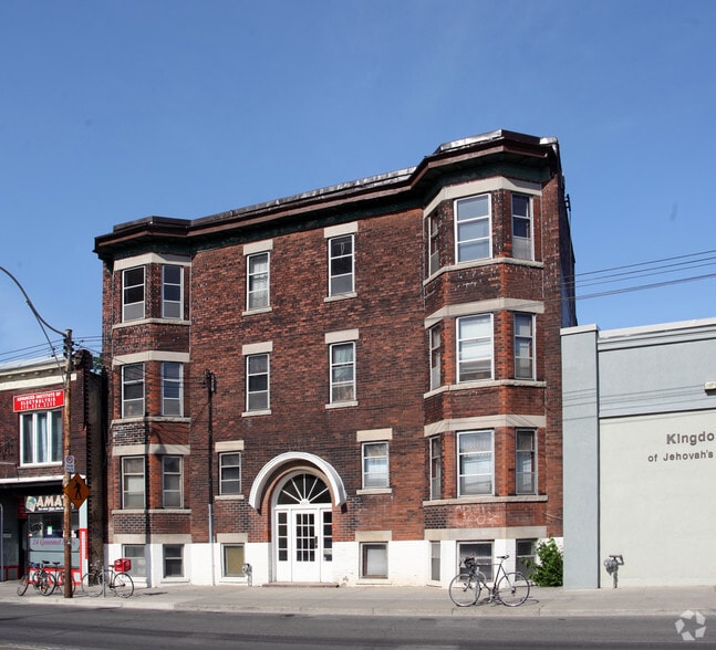2387 Dundas St W, Toronto, ON for sale - Primary Photo - Image 1 of 1