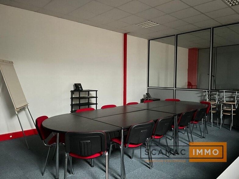 Industrial in Bagneux to rent - Interior Photo - Image 3 of 6