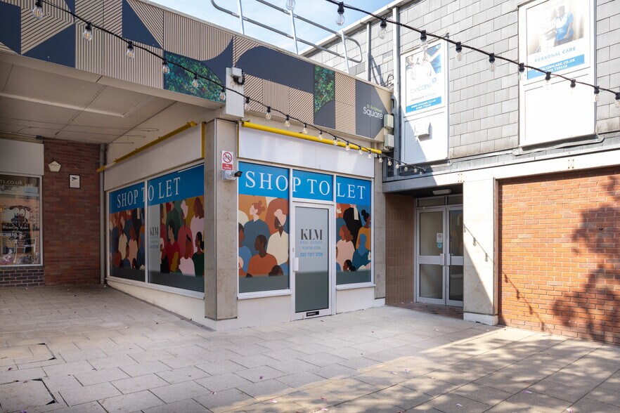 St Andrews Sq, Droitwich to rent - Building Photo - Image 1 of 28