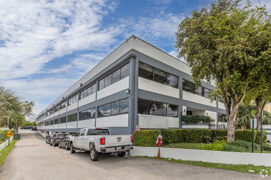 8360 W Flagler St, Miami, FL for sale - Primary Photo - Image 1 of 1