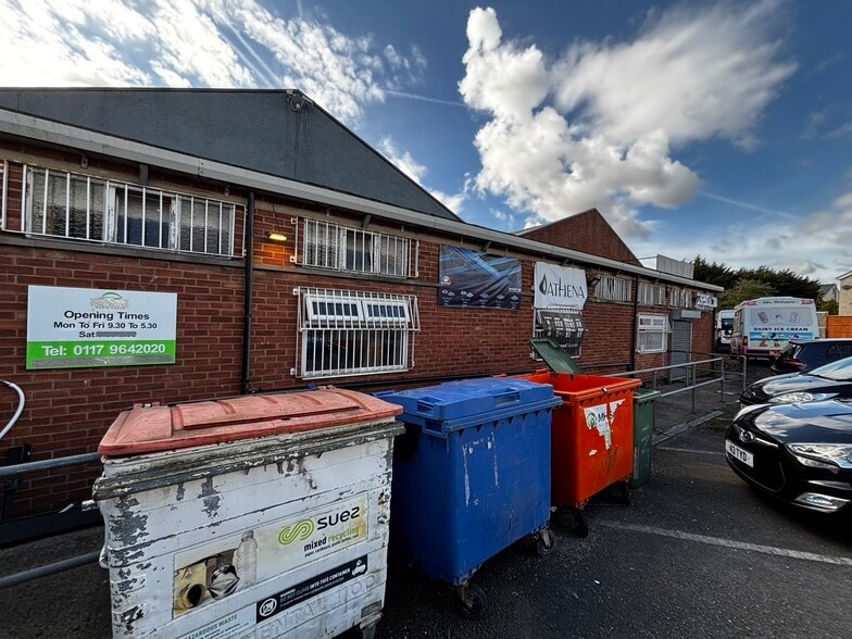 11 Cater Rd, Bristol to rent - Building Photo - Image 2 of 6