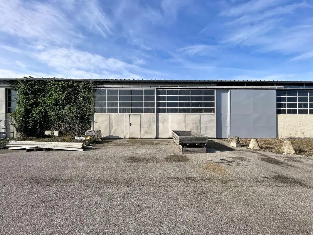 Light Industrial in Saint-Priest to rent Primary Photo- Image 1 of 4