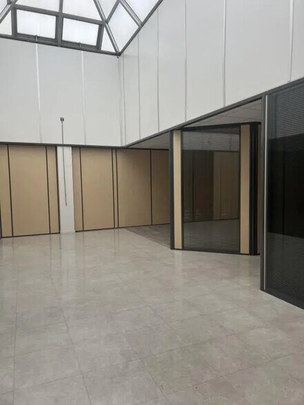 16 Avenue Jean D'Alembert, Trappes to rent - Interior Photo - Image 2 of 5