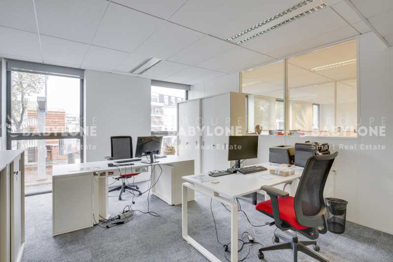 Office in Rueil-Malmaison to rent - Interior Photo - Image 3 of 12