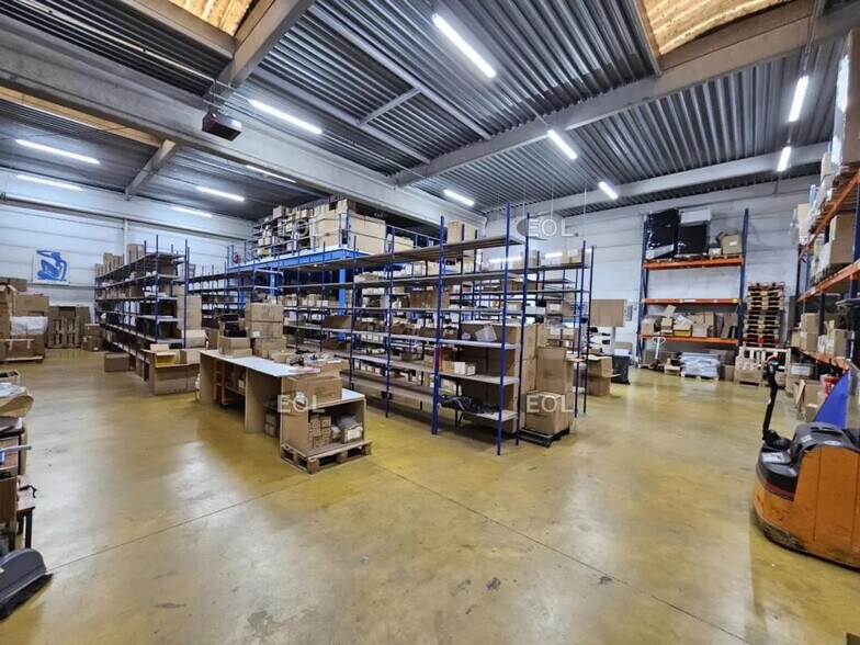 Light Industrial in Villejuif to rent - Building Photo - Image 2 of 11