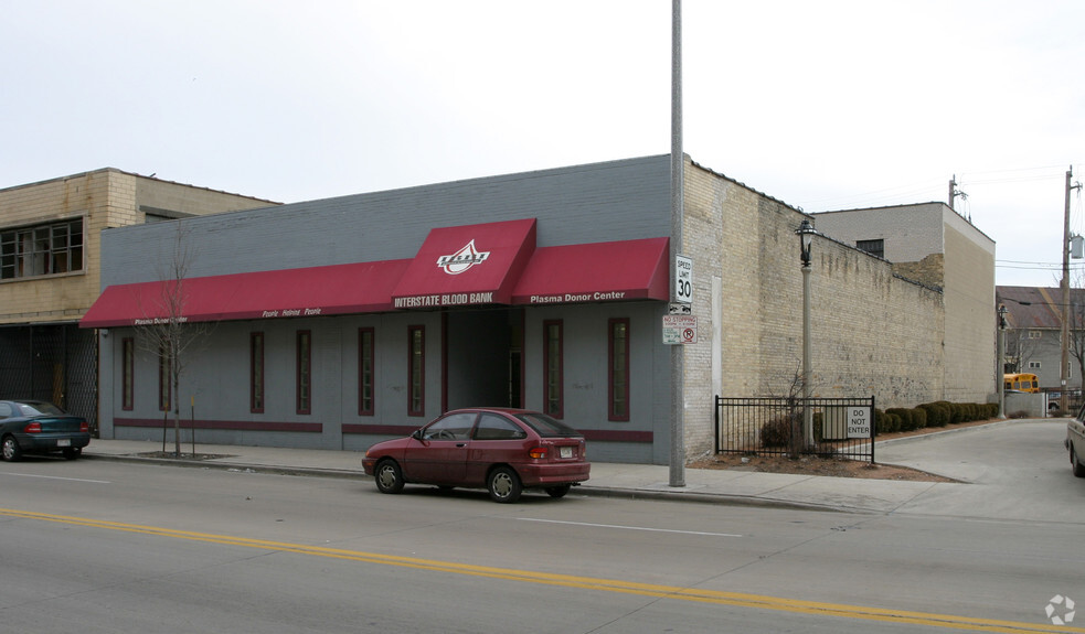 2126 W Fond Du Lac Ave, Milwaukee, WI for sale - Primary Photo - Image 1 of 1