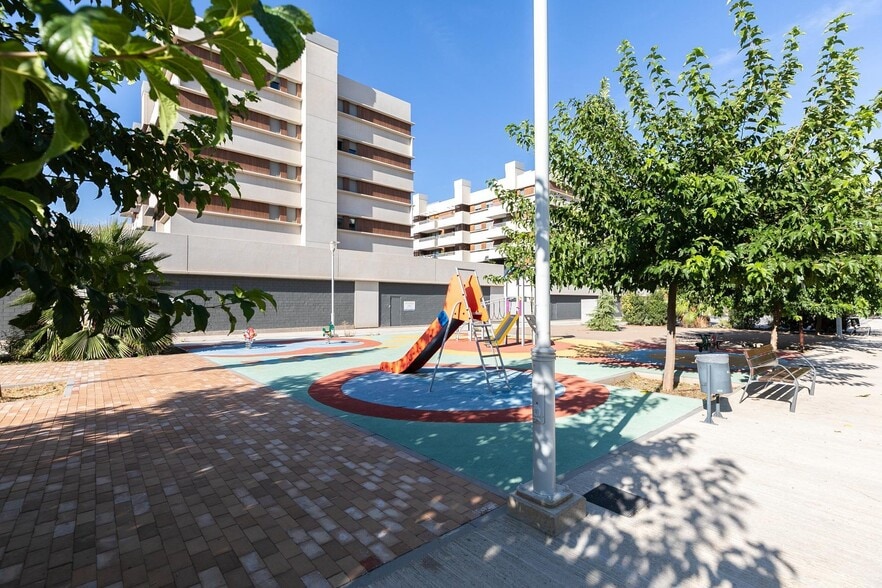 Calle Actriz Fabiana Laura, Granada, Granada for sale - Building Photo - Image 2 of 18