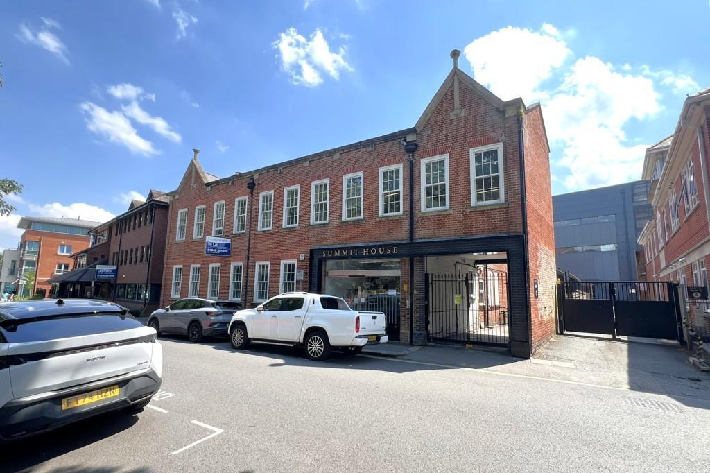Waterloo Ln, Chelmsford to rent Building Photo- Image 1 of 14