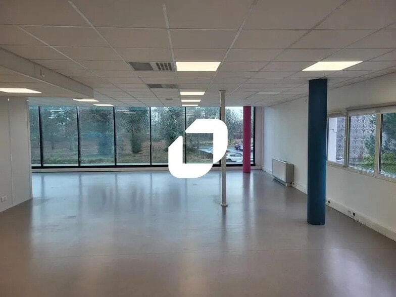 Office in Mérignac to rent - Interior Photo - Image 1 of 8