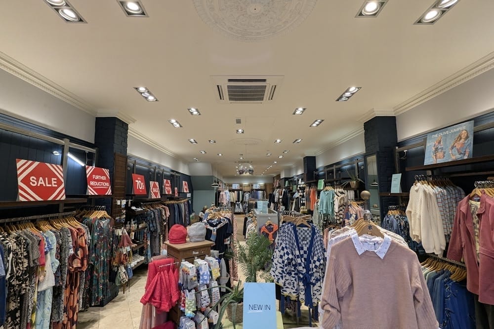 22B High St, Weybridge to rent Interior Photo- Image 1 of 6