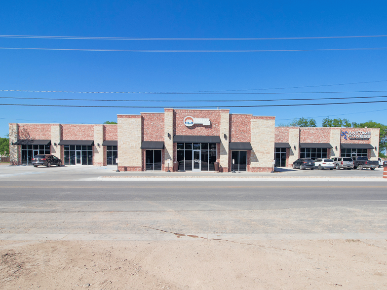 1009 E 4th St, Lampasas, TX for rent - Building Photo - Image 1 of 13