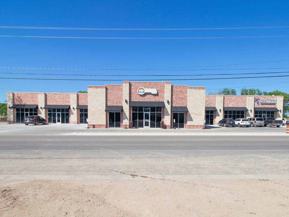 1009 E 4th St, Lampasas, TX for rent Building Photo- Image 1 of 14