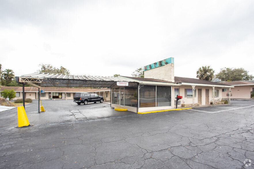 1349 N Woodland Blvd, Deland, FL for sale - Building Photo - Image 1 of 1