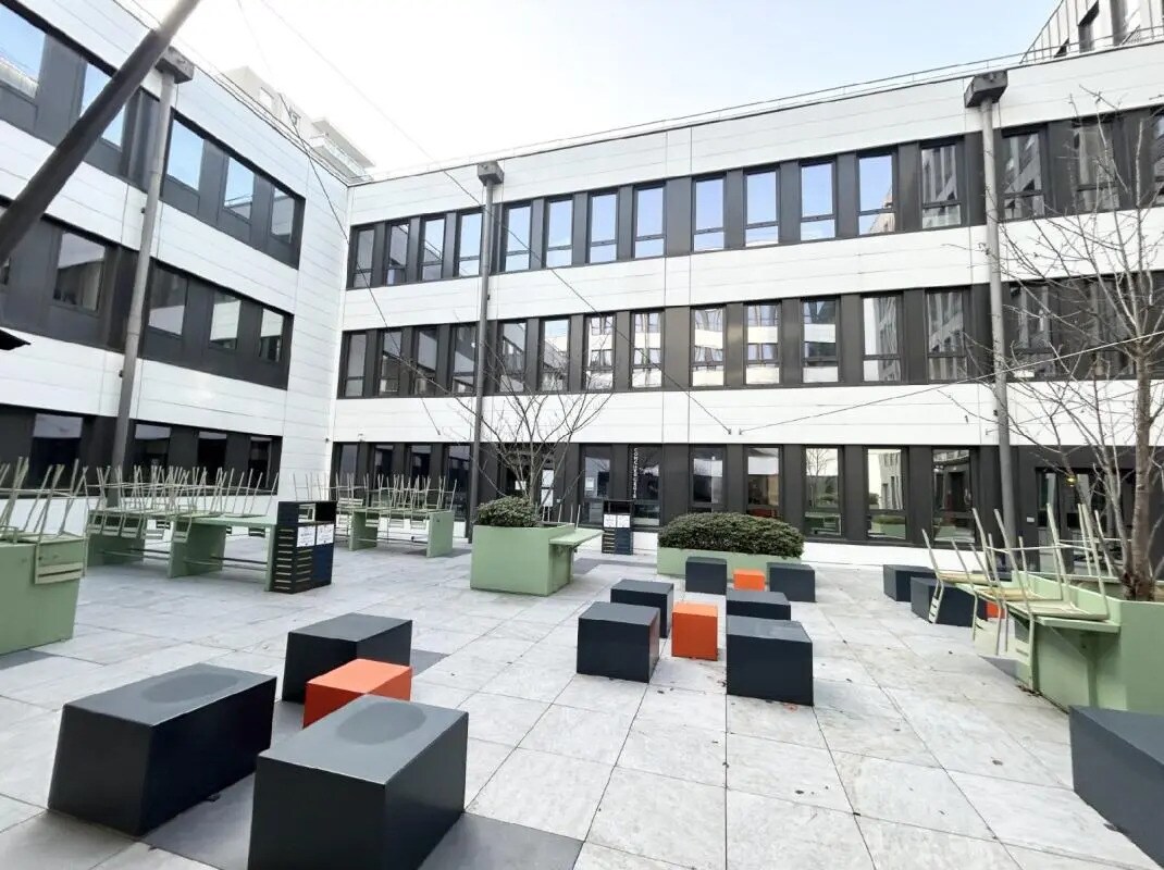 Office in Villeurbanne to rent Building Photo- Image 1 of 16