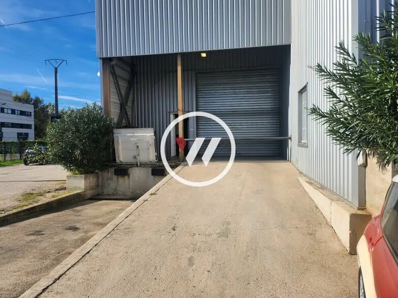 Light Industrial in Aubagne to rent - Building Photo - Image 2 of 4