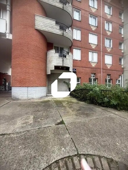 Retail in Cergy to rent - Building Photo - Image 2 of 5