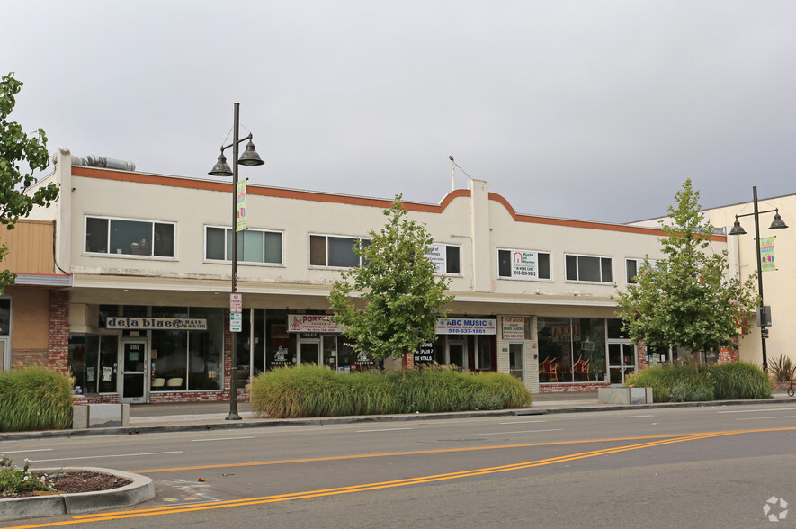 3121-3161 Castro Valley Blvd, Castro Valley, CA for rent - Building Photo - Image 2 of 3