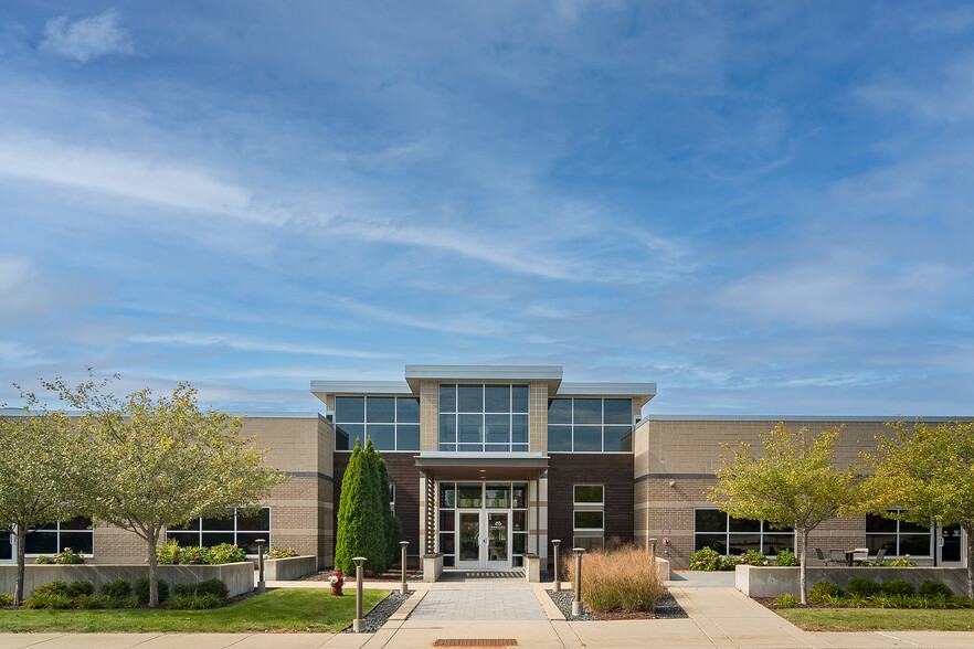 1117-1125 Deming Way, Madison, WI for rent - Building Photo - Image 1 of 12