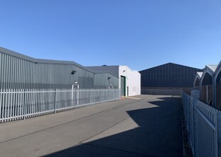 Blaydon Rd, Sandy to rent Building Photo- Image 2 of 3