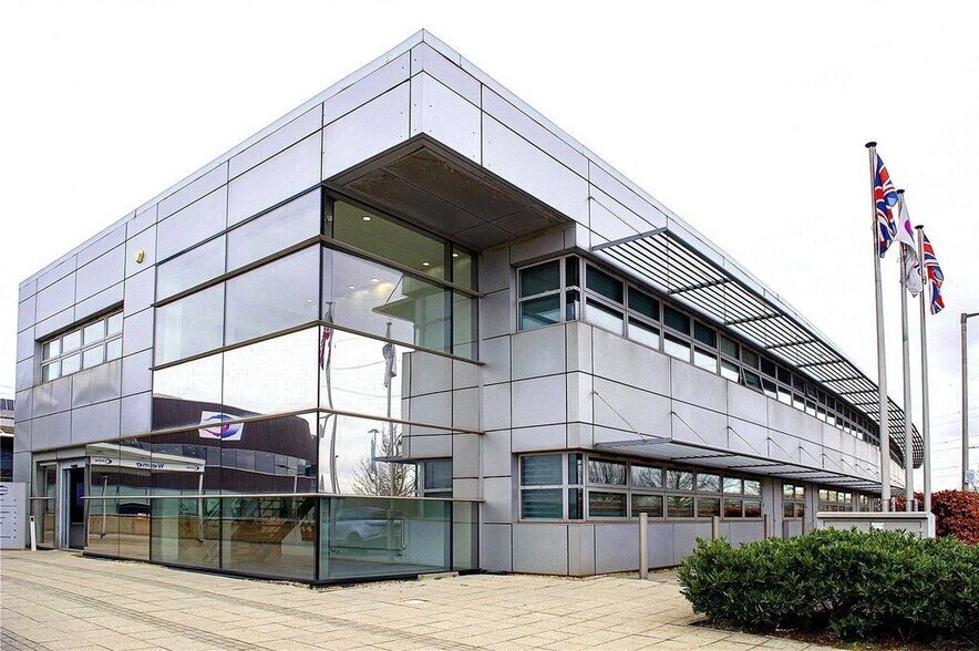 Marsh Way, Rainham to rent - Building Photo - Image 2 of 12